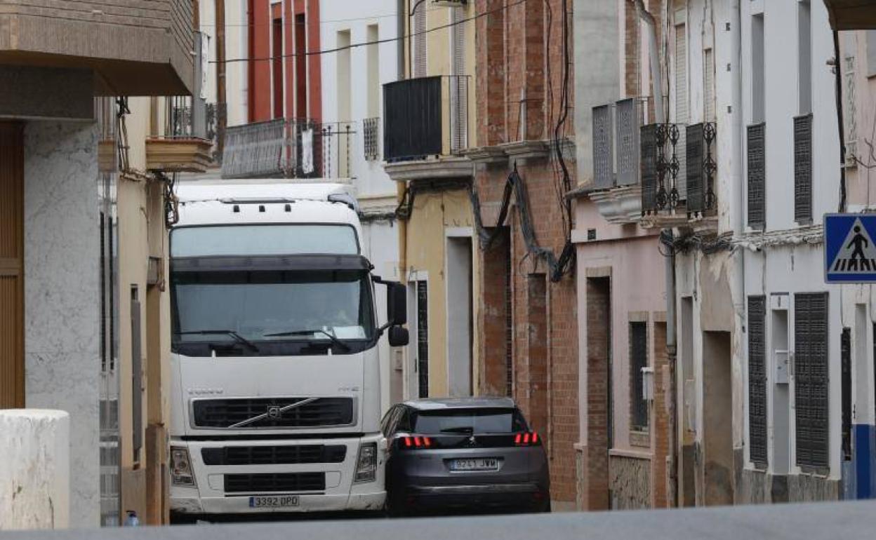 Tráfico pesado por el interior del municipio. 