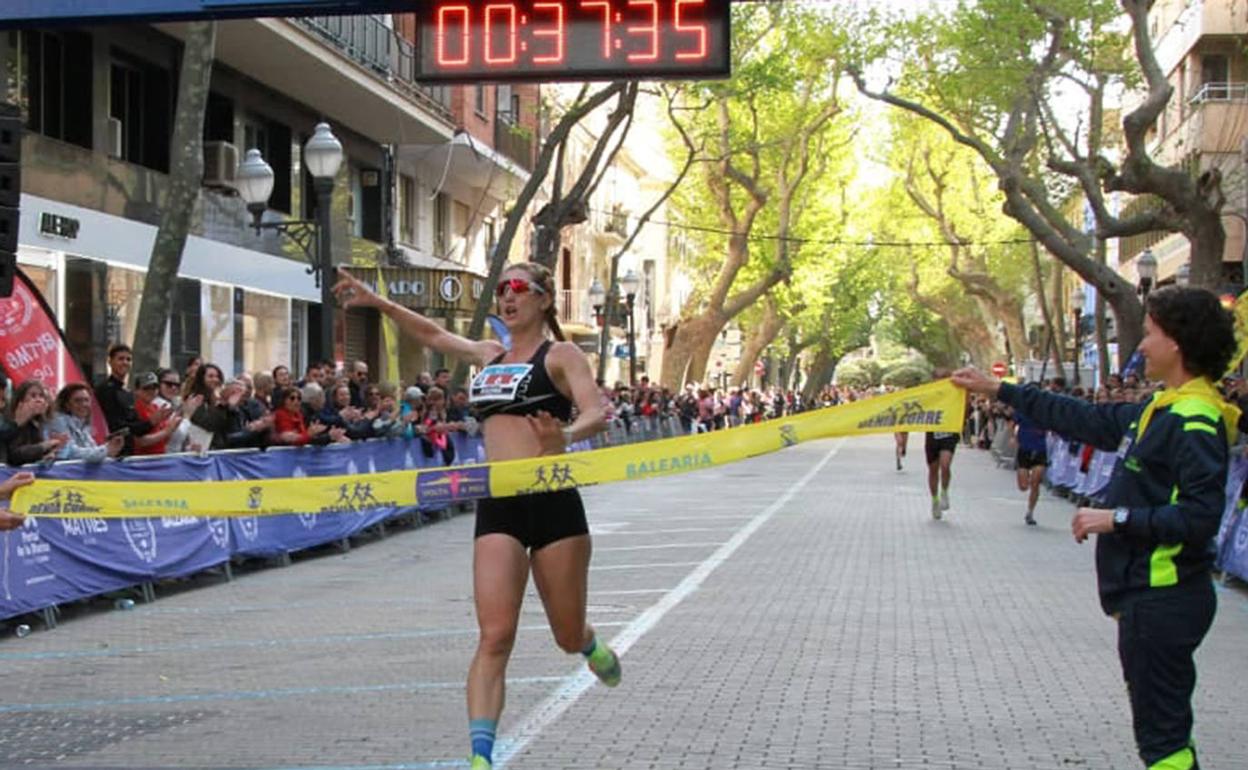 Cristina Roselló entrando en meta. 