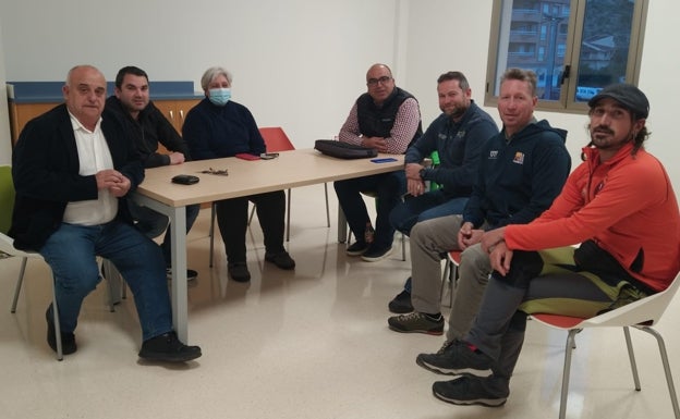 Imagen de la reunión mantenida por los alcaldes con los técnicos de la Femecv