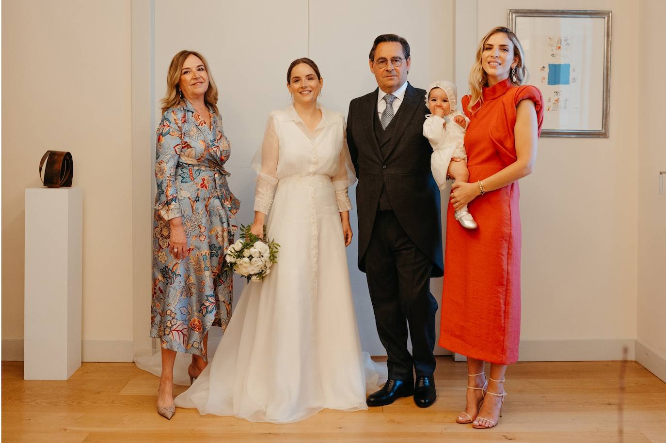 La novia y su familia, antes de salir hacia la iglesia. 