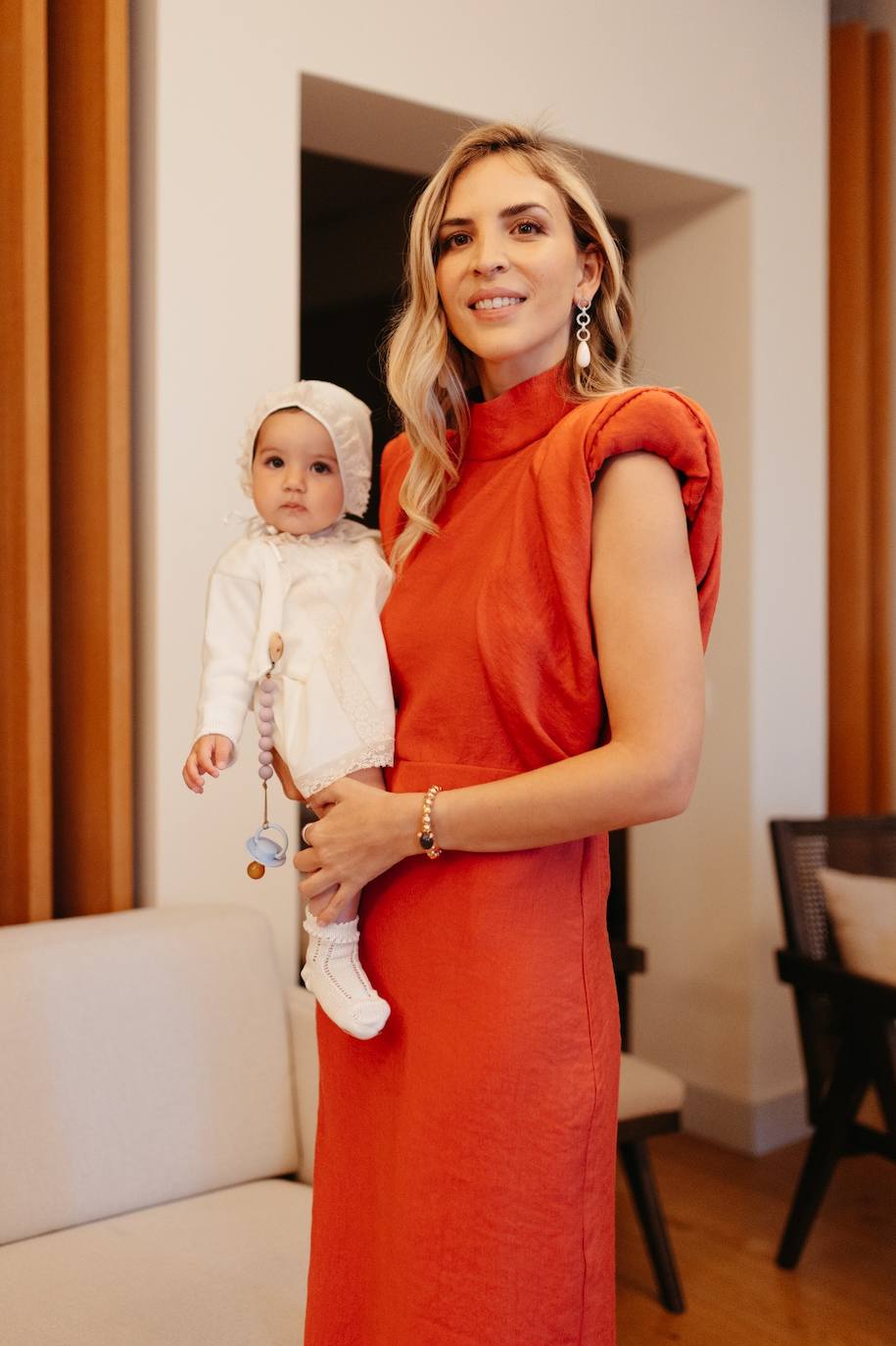 Bea Villarroya, junto a su hija, antes del enlace.