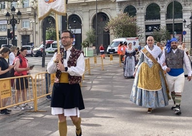 Imagen secundaria 1 - Falla Puebla de Valverde, Pintor Salvador Abril y entrega de premios.