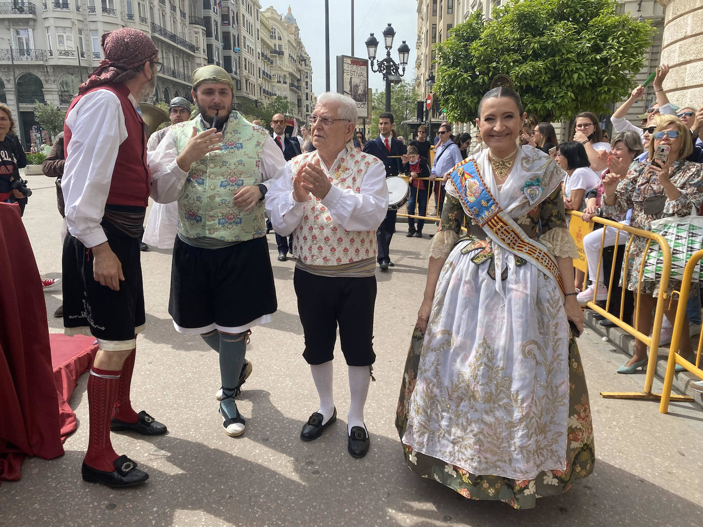 Inmaculada Atienza, honorable clavariesa Vicentina y fallera de Avenida del Oeste