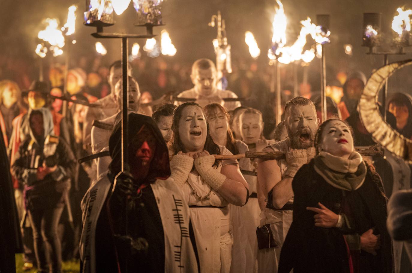 Fotos: Así es el Festival del Fuego de Beltane, el ritual que marca el inicio del verano