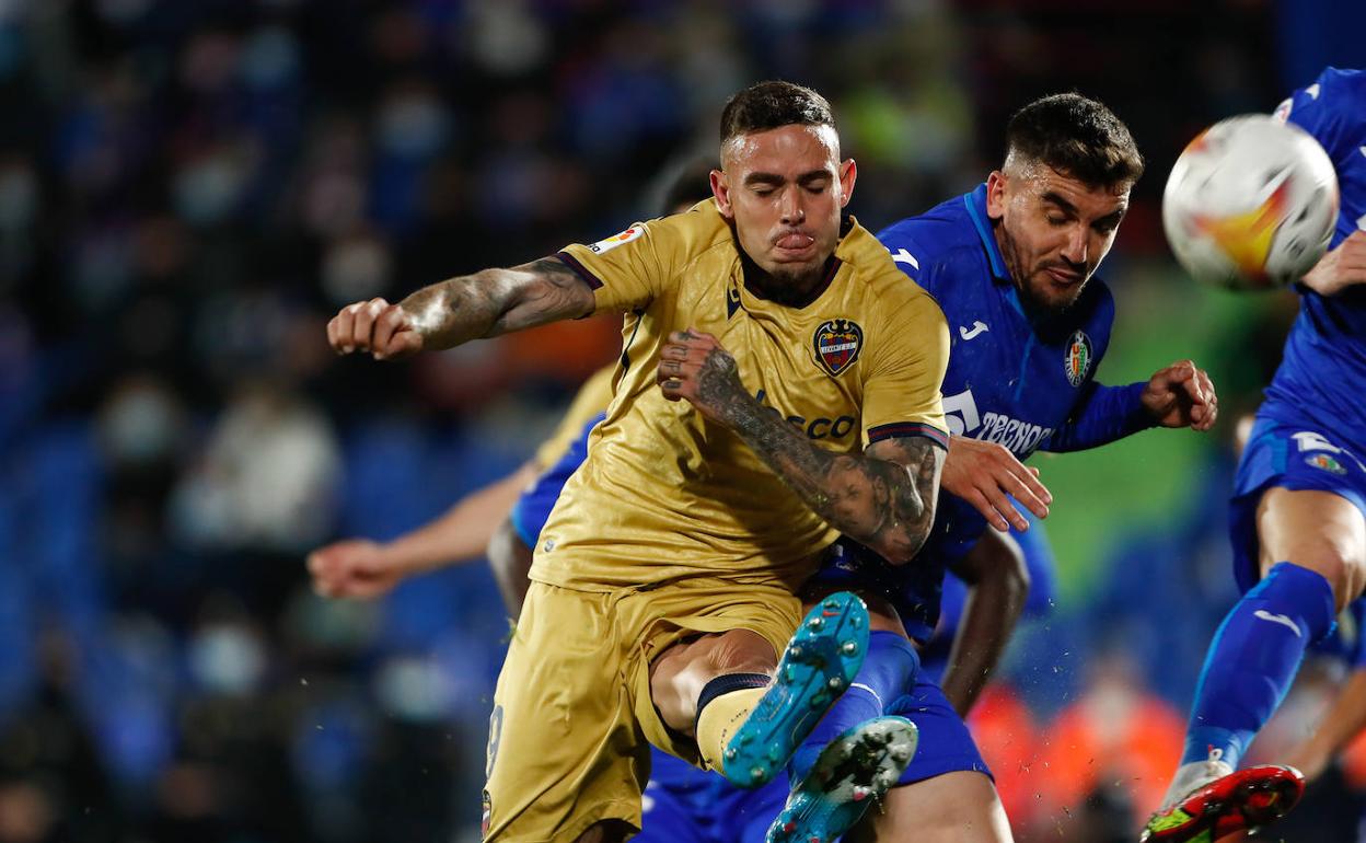 Roger Martí, durante el partido entre el Levante y el Getafe.