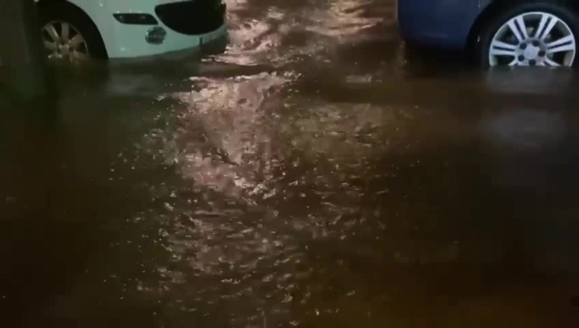 La lluvia descarga con fuerza en Cortes Valencianas