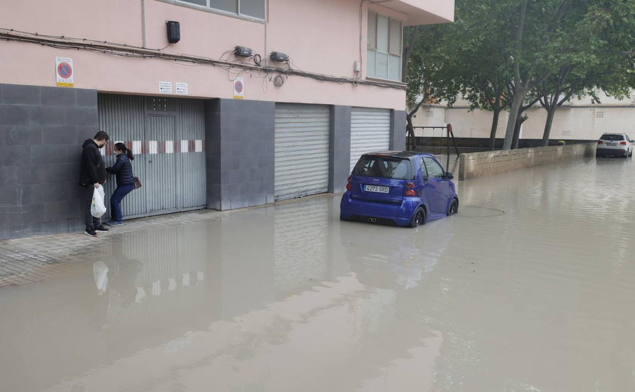 Efectos de la tromba de agua en la Malvarrosa. 