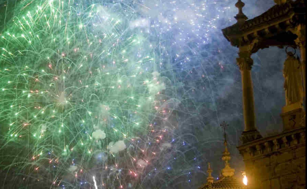 Castillo de fuegos artificiales en Valencia.