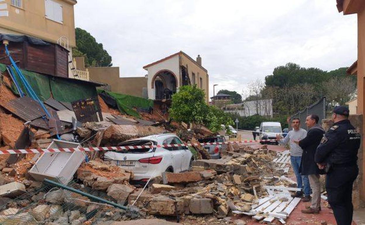 Muro derribado por el temporal en Riba-Roja del Túria. 