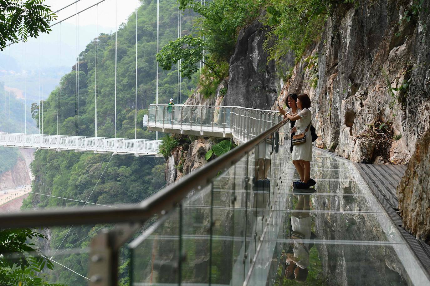 Fotos: Así es el puente de cristal más largo del mundo