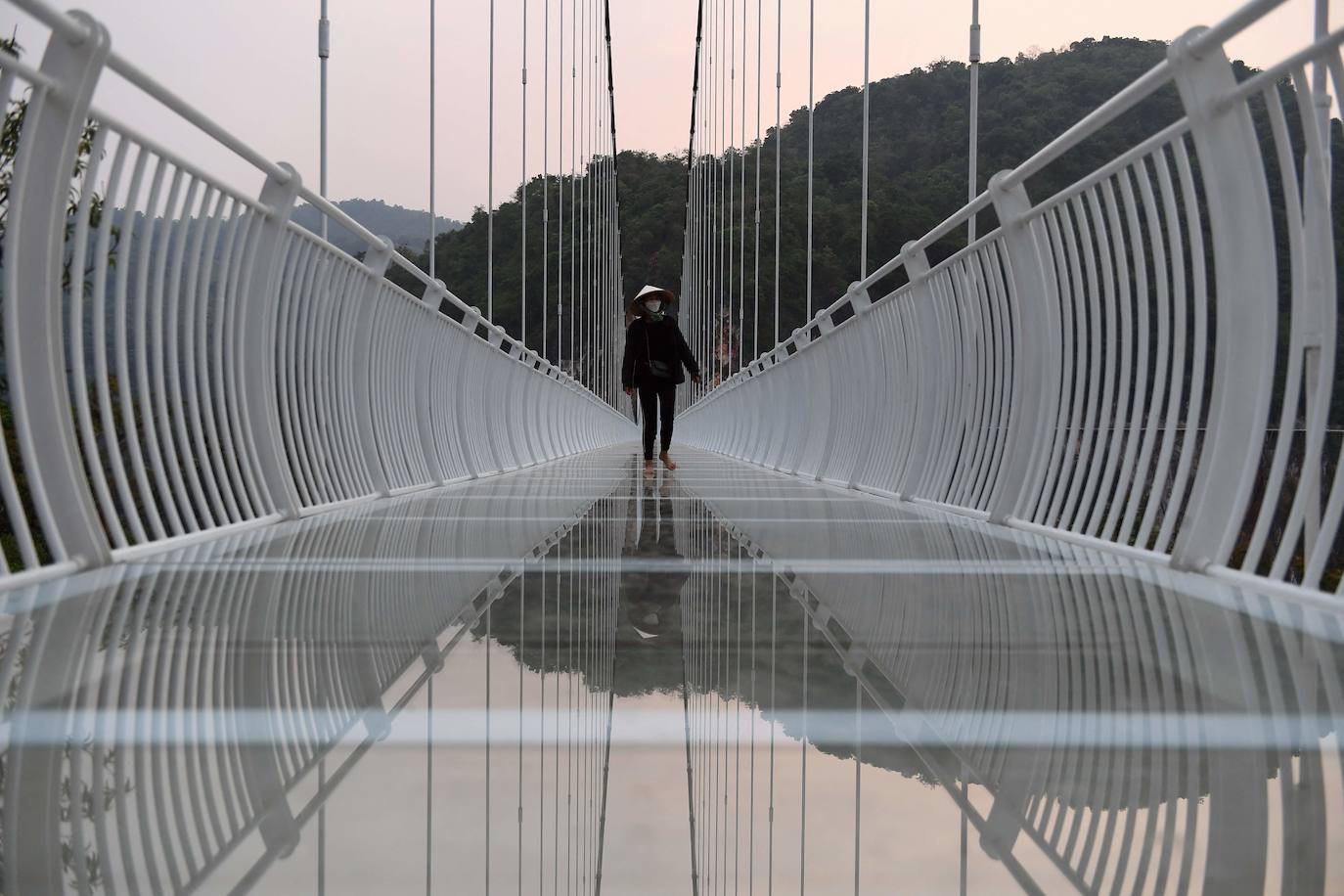 Fotos: Así es el puente de cristal más largo del mundo