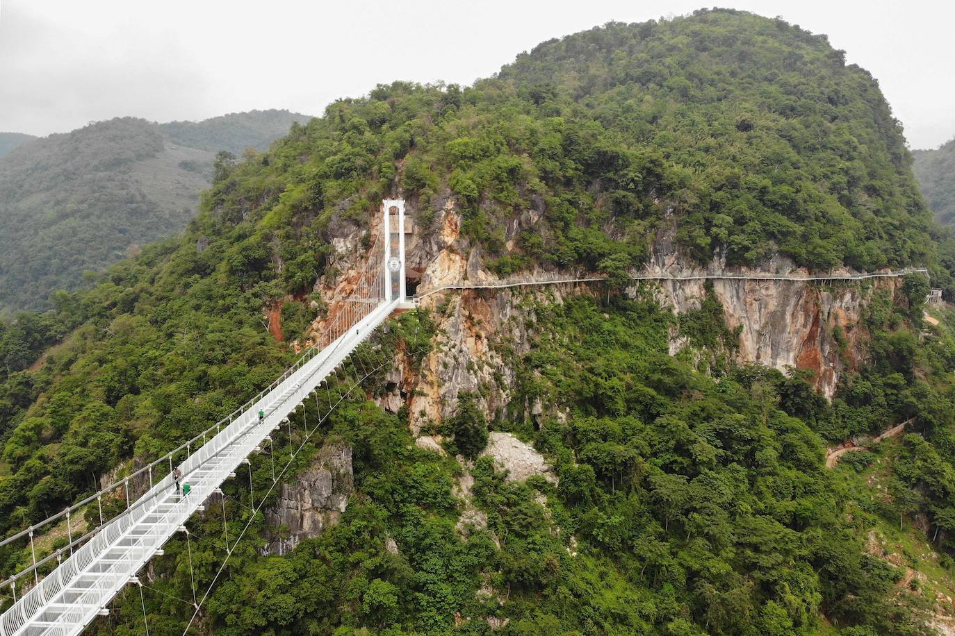 Fotos: Así es el puente de cristal más largo del mundo