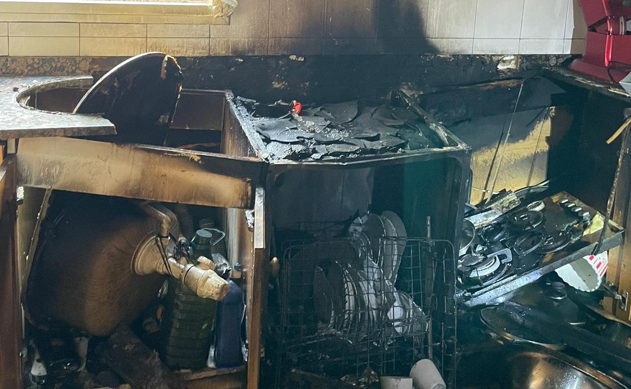 Cocina de la vivienda donde se ha originado el fuego. 