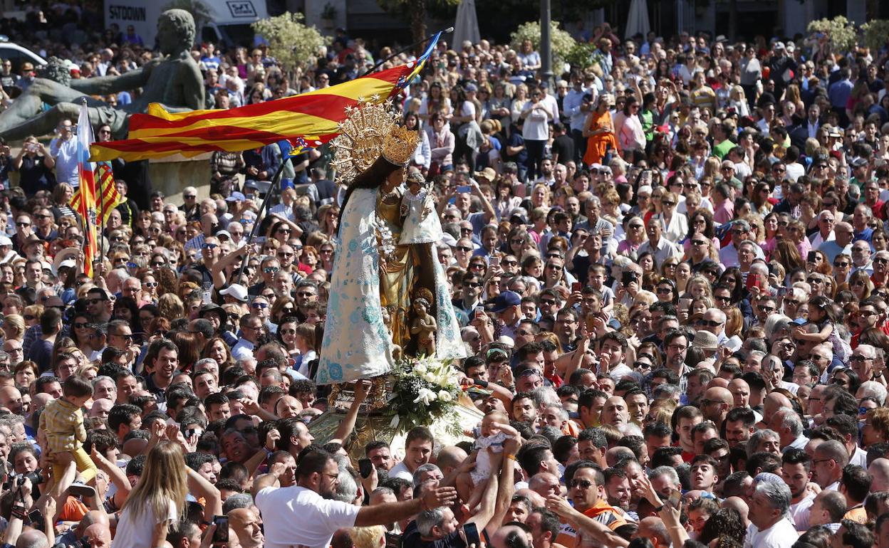 Traslado en la festividad de la Virgen de 2019. 