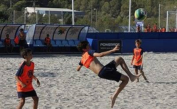 El futvoley es una actividad divertida. 