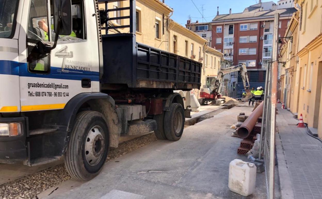 Las obras se están llevando a cabo en la calle Rogelio Sanchis. 