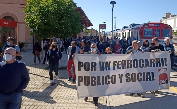 La protesta celebrada en la estación de Utiel. 