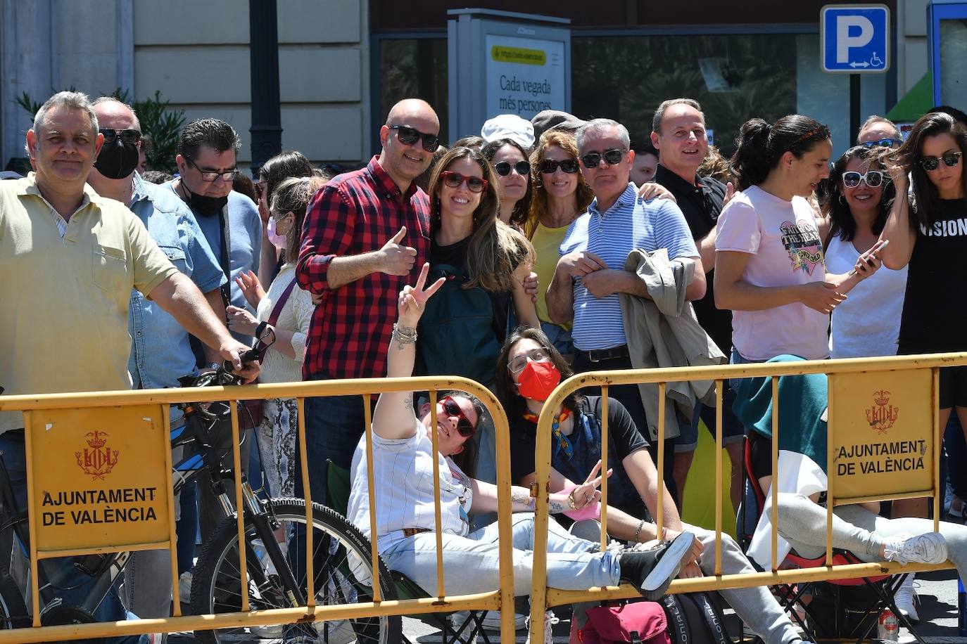 Fotos: Pirotecnia Aitana dispara una mascletà en el día de la Mare de Déu