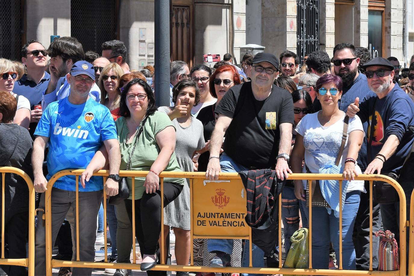 Fotos: Pirotecnia Aitana dispara una mascletà en el día de la Mare de Déu