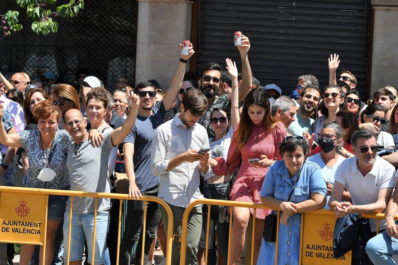 Fotos: Pirotecnia Aitana dispara una mascletà en el día de la Mare de Déu