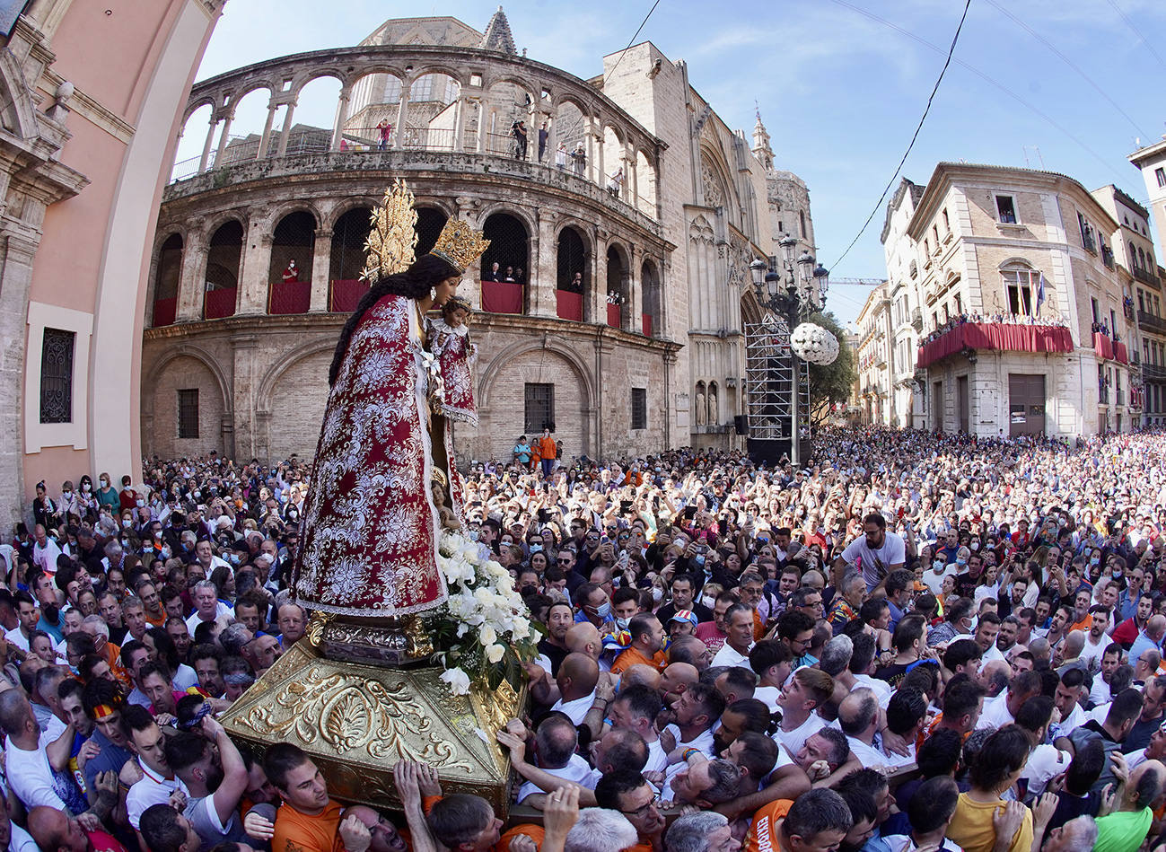 Fotos: Traslado de la Virgen de los Desamparados 2022