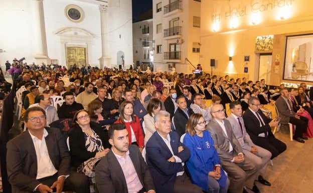 Imagen principal - Benidorm celebró su Carta Pobla con distintos actos