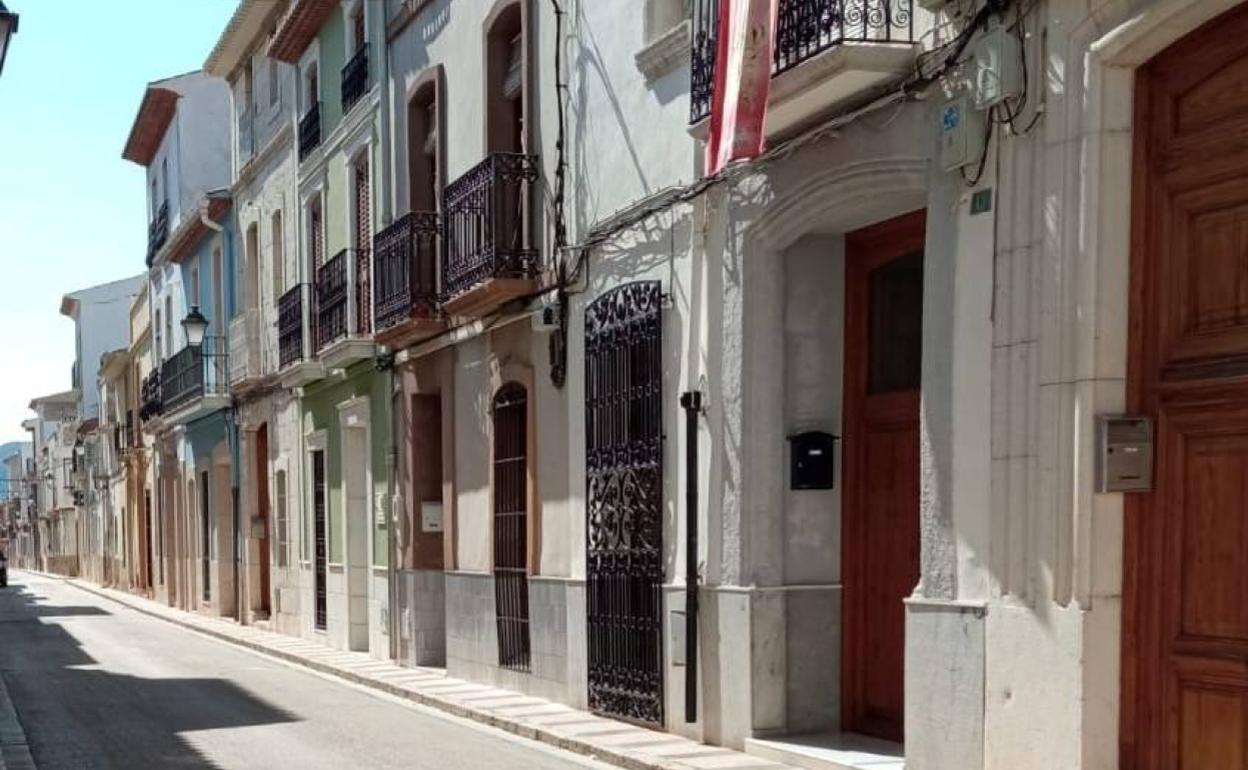 La calle Teulada, uno de los viales donde sólo se aparca de 20 a 8 horas. 