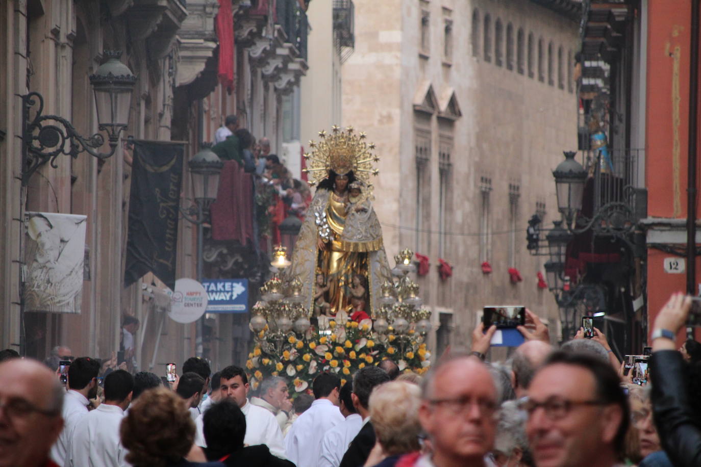 La patrona de Valencia vuelve a procesionar por el centro de la ciudad con dos cambios en el recorrido