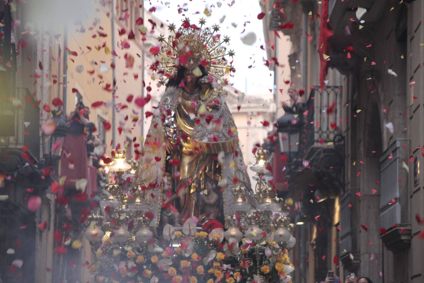 La patrona de Valencia vuelve a procesionar por el centro de la ciudad con dos cambios en el recorrido