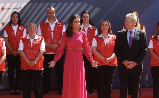 La reina Letizia entrega las condecoraciones de Cruz Roja en Valencia