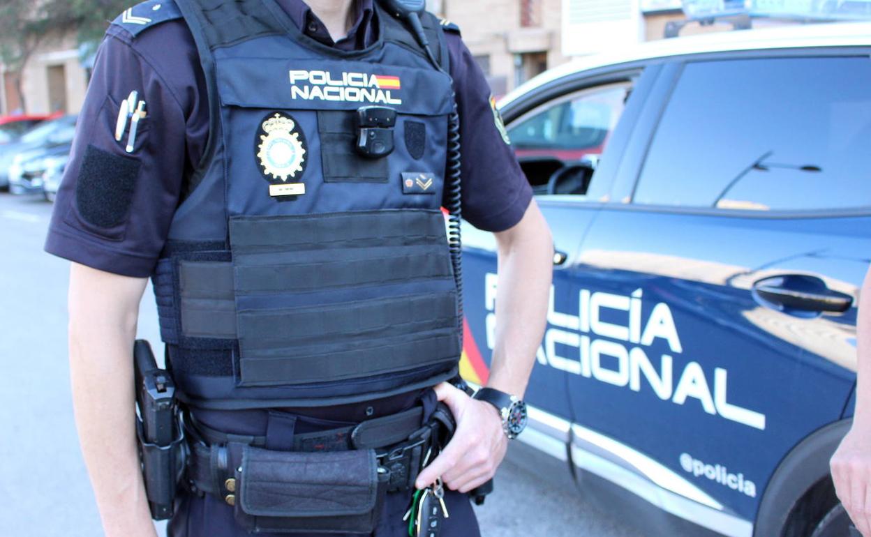 El cadáver fue encontrado por un vecino en un inmueble de la carretera de Ocaña. 