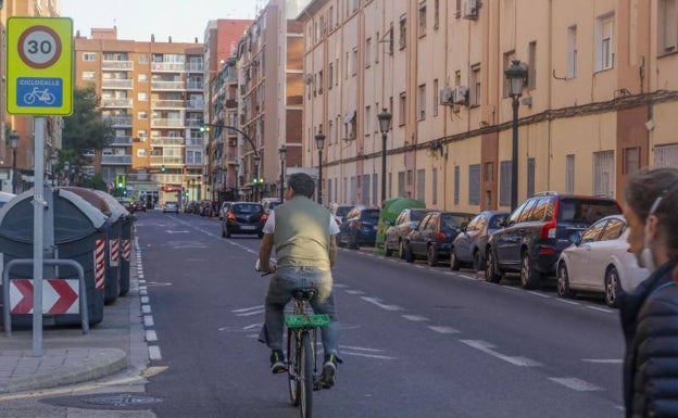 Avenida Malvarrosa y las Casitas Rosa, en la parte derecha de la imagen. 