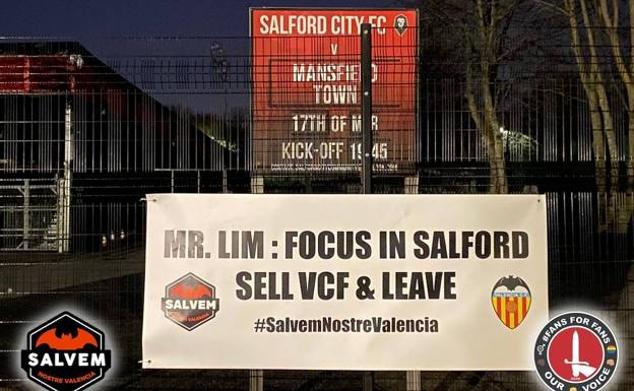 Pancarta en Manchester de SalvemNostreValencia