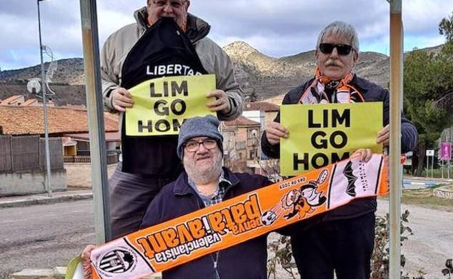 Aficionados en Utrilla claman contra Peter Lim