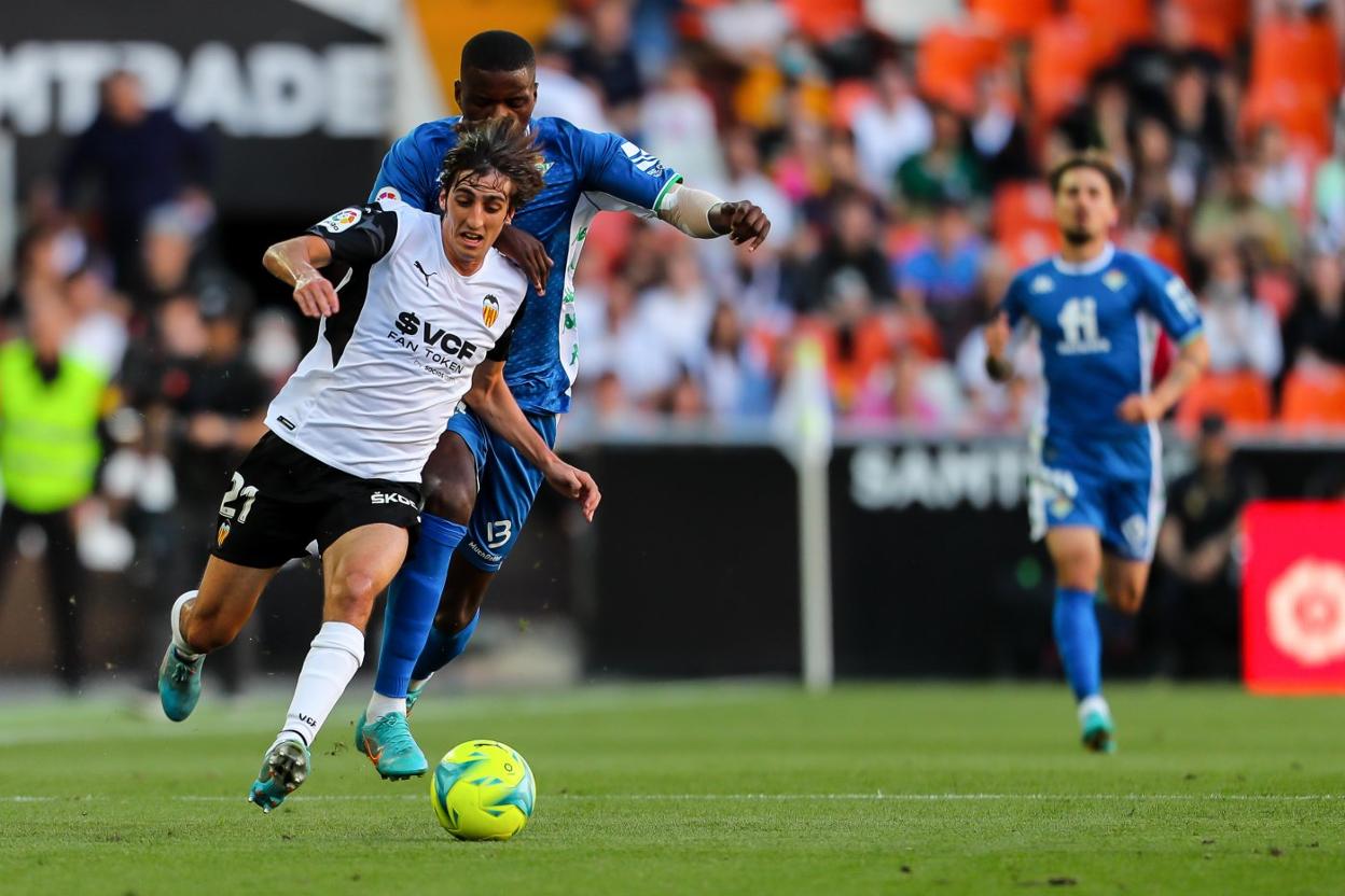 Bryan Gil, en el partido contra el Betis. afp