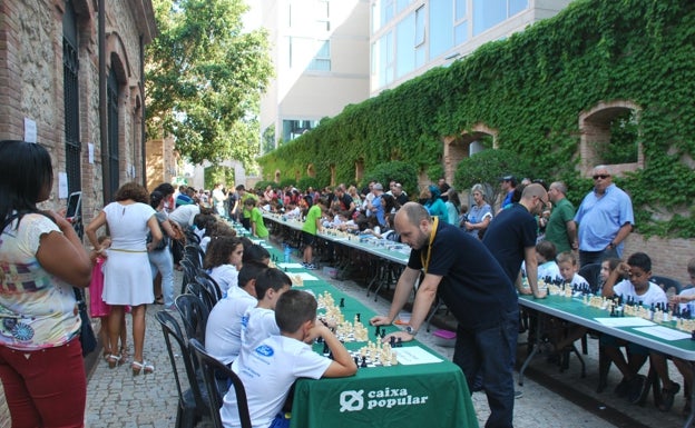 Mañana, Polgár realizará una partida simultánea en la plaza del Mercat de Valencia.