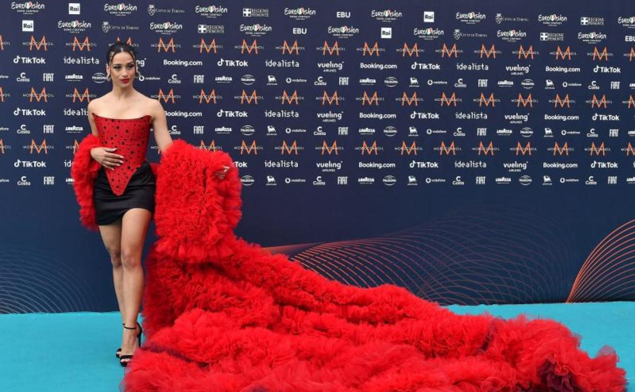 La representante española de este año, Chanel, en la inauguración del festival. 