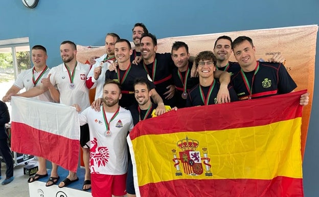 El equipo valenciano, que ha conseguido 17 medallas, en el podio. 