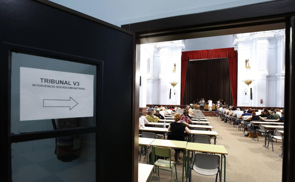 Participantes en una oposición de profesores de Secundaria, en una foto de archivo. 