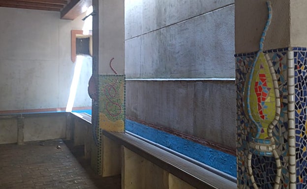 Imagen principal - Distintas imágenes del lavador de Villalonga. 