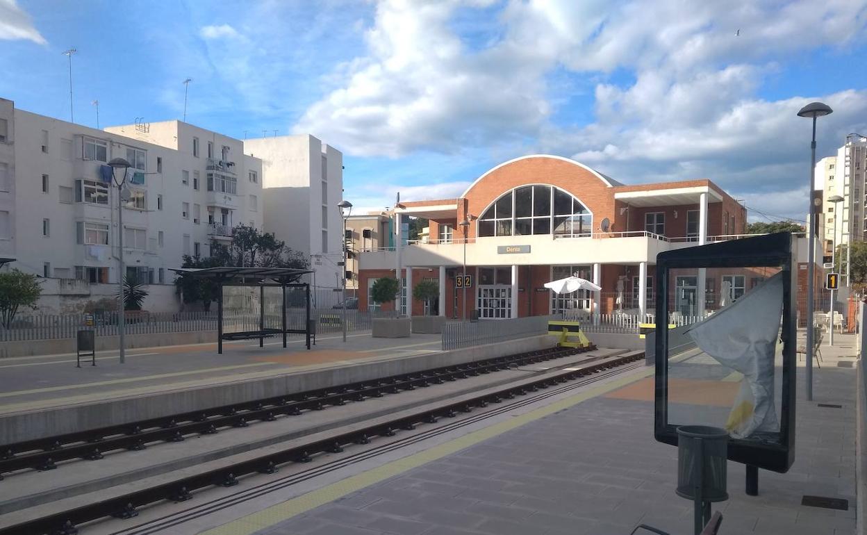 La estación del TRAM de Dénia, que lleva años parada a la espera de que llegue el tranvía. 