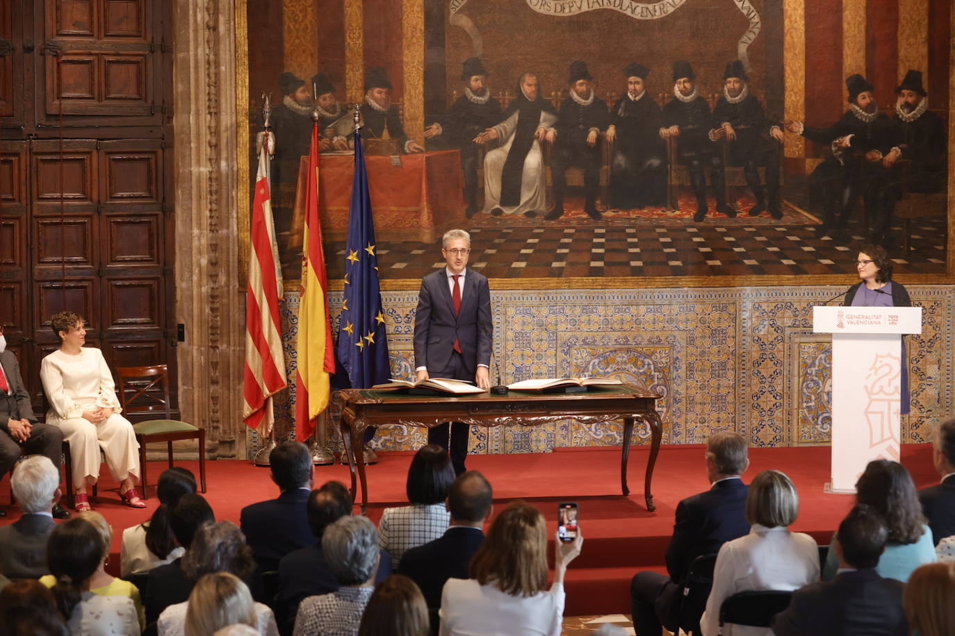 Los nuevos responsables de Educación, Sanidad, Hacienda, Política Territorial e Innovación acceden a sus cargos tras la remodelación del Consell realizada por el presidente de la Generalitat, Ximo Puig.