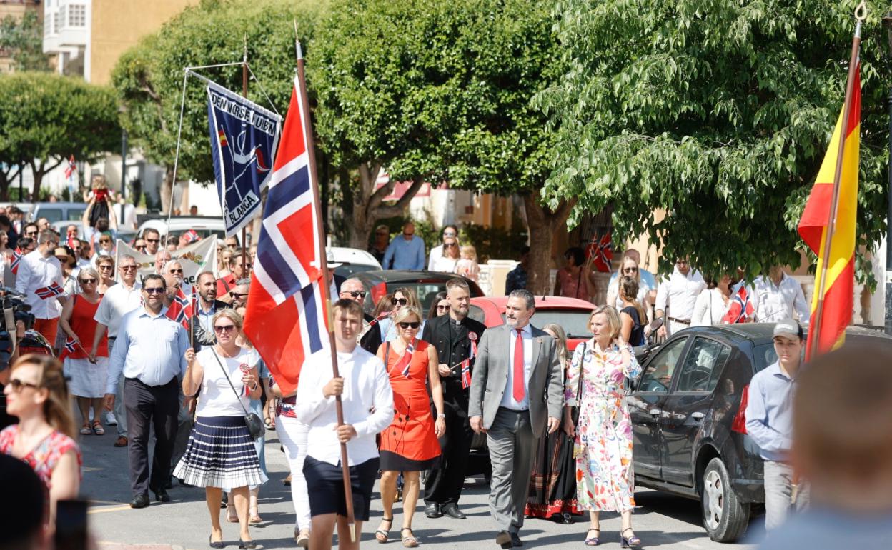 El desfile es siempre uno de los actos más vistosos del día