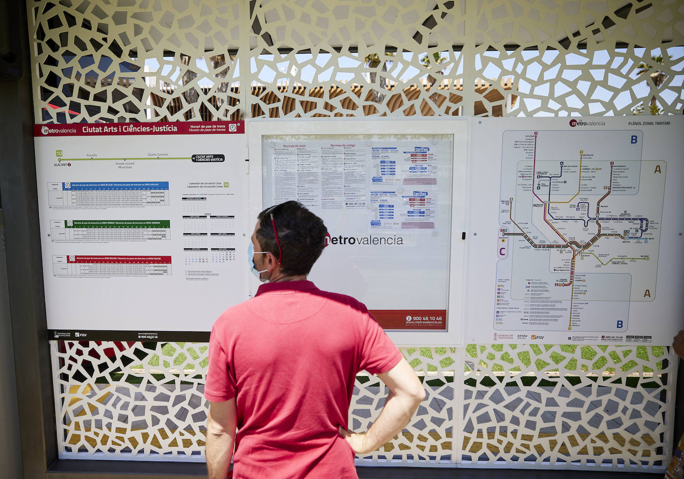 Fotos: Los primeros usuarios se suben a la Línea 10 del metro