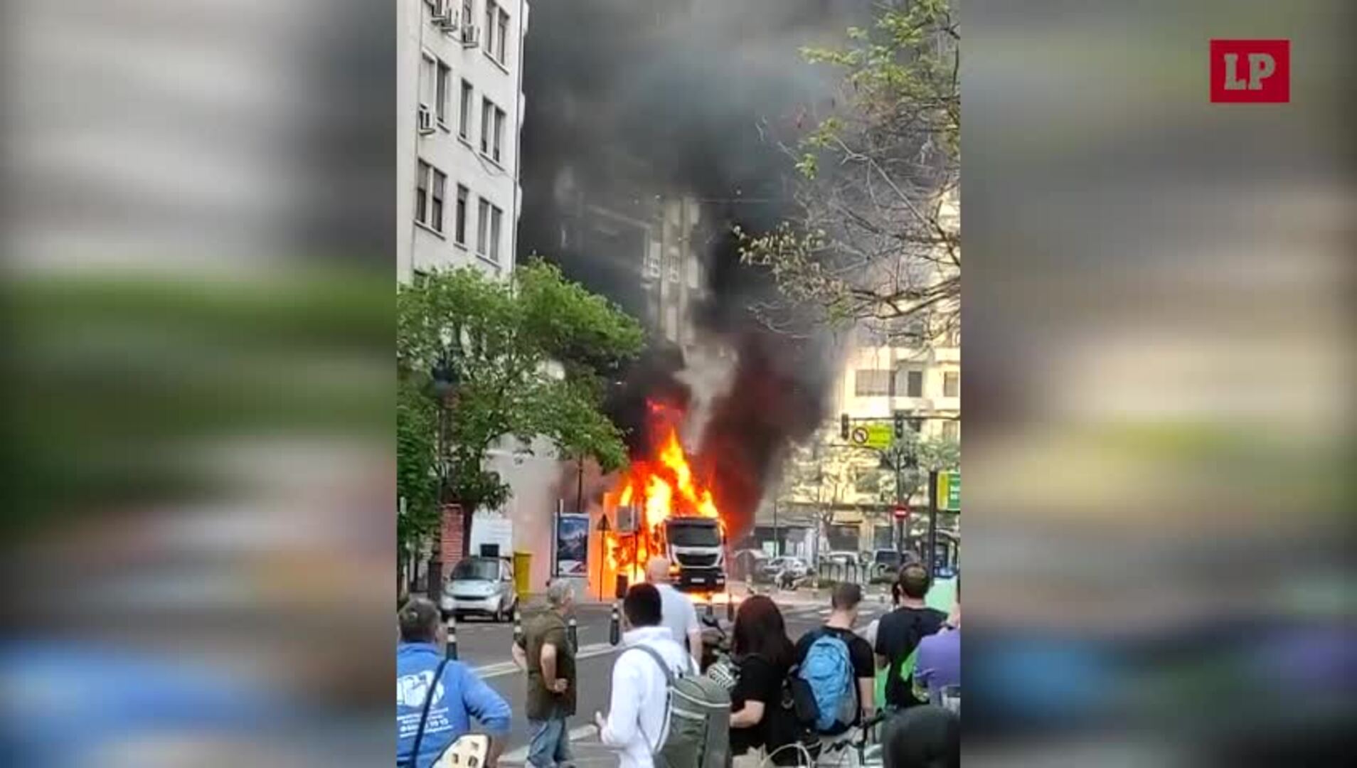 Un camión de basura arde en Valencia