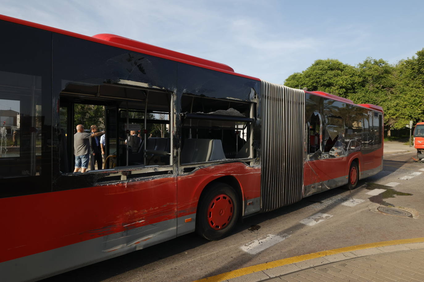 Fotos: Así ha quedado el autobús de la EMT tras el accidente en el Bulevar Sur de Valencia