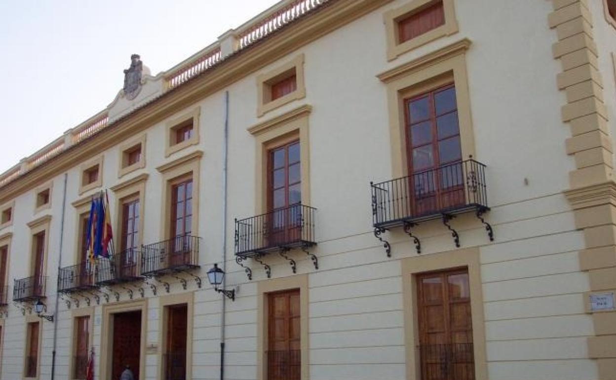 Fachada del Ayuntamiento de Aielo de Malferit. 