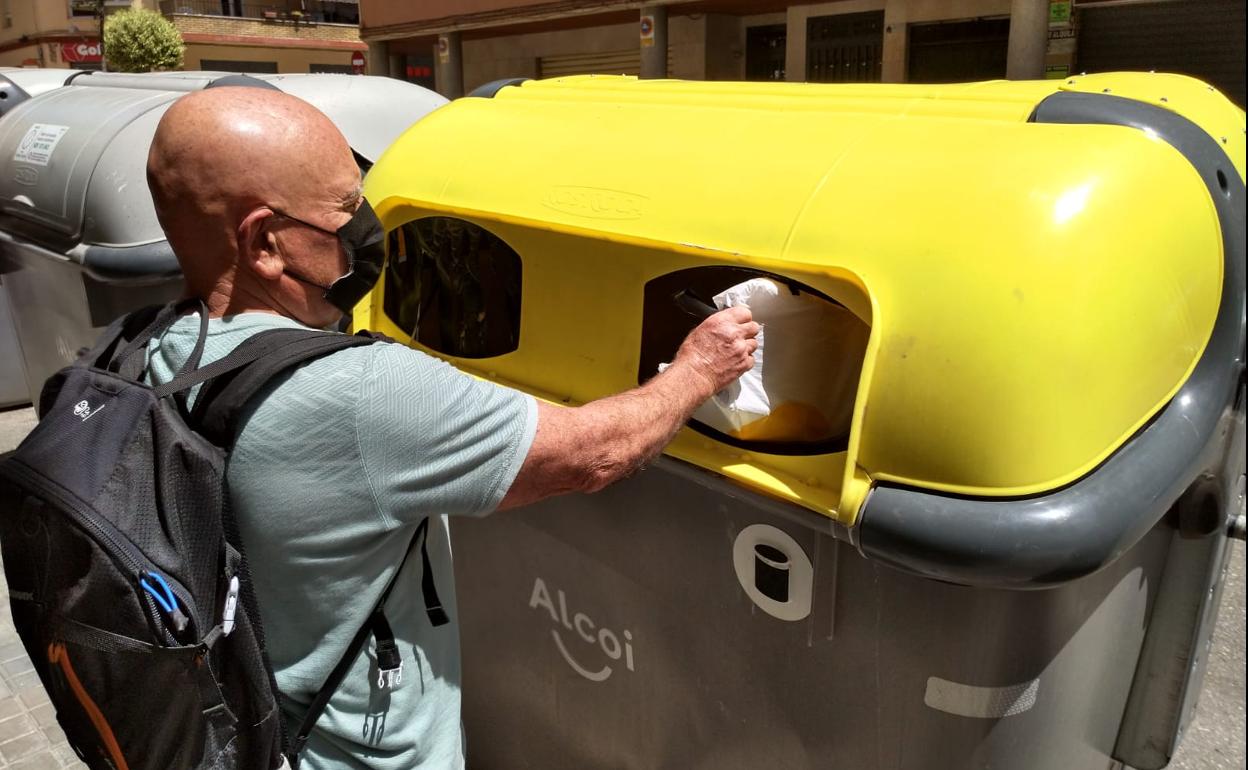 Este mes se aprobó una prórroga del actual contrato de recogida de basura en Alcoi. 