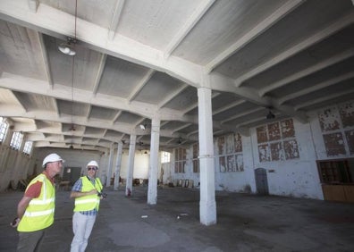 Imagen secundaria 1 - Obras en la antigua Unión Naval del Levante y cartel de la ZAL en La Punta. 