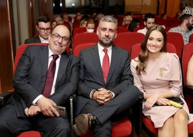 Imagen secundaria 1 - Carmen Martín y Nerea López (FMVs 2022, junto al edil Carlos Galiana y Carla. El edil Pere Fuset, el exsecretario general Ximo García y Consuelo Llobell (FMV 2020-2021). 